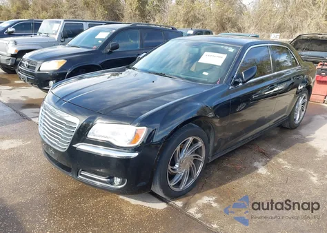 2014 Chrysler 300 z USA, uszkodzony, nr VIN 2C3CCAAG4EH256929